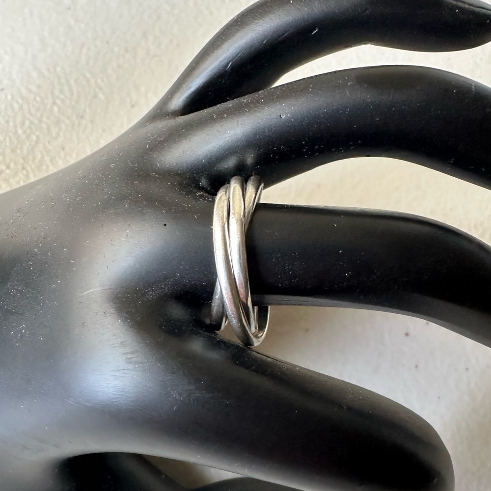 Elegant 925 Silver Women's Triple Interlocked Band size 8